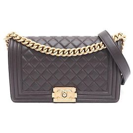 Chanel Boy Bag Medium em pele de cordeiro com corrente dourada, mala de ombro e crossbody Marrom