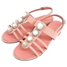 Sandálias Chanel com pérolas Rosa