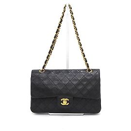 Chanel Borsa a tracolla Classic Medium in pelle d'agnello nera Nero