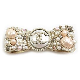 Broche Chanel em ouro e pérolas Rosa Branco Dourado