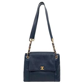 Chanel Sac à épaule à rabat en cuir caviar bleu marine Bleu