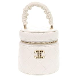 Bolsa Vanity Chanel Coco Mark Matelassé Branco