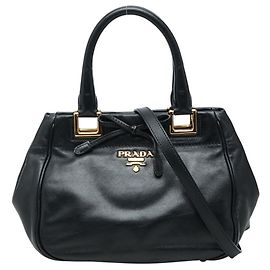 Sac à main Prada en cuir noir Noir