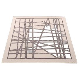 Hermès Pañuelo Hermes Smooth Carre 90 Bolduc Ribbon Castaño Blanco Beige