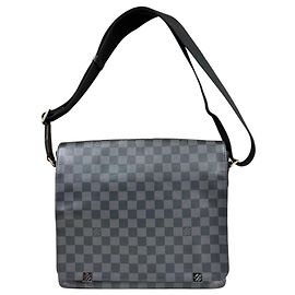 Borsa a tracolla Louis Vuitton District MM NM Damier Graphite Marrone Nero