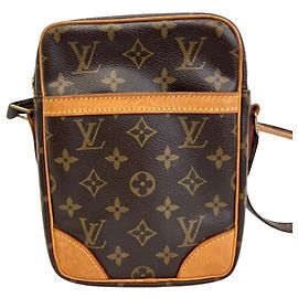 Louis Vuitton Danube Monogram Schultertasche Braun Monogramm