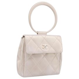 CHANEL Matelasse Hand Bag Leather White CC Auth 196360M White