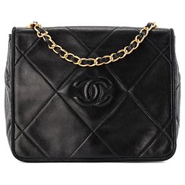 CHANEL - Borsa a tracolla Chanel vintage in pelle liscia nera Nero