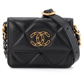 CHANEL - Bolsa cinto 19 Chanel em couro liso preto Preto