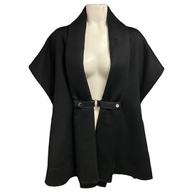 Hermès Hermes Kurzarmmantel aus Kaschmir in Schwarz mit Lammleder-Details Schwarz