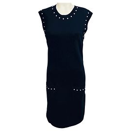 Vestido de malha de algodão e cashmere azul marinho com ornamentos de pérolas falsas e placa de logo CC da Chanel Azul marinho