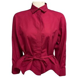 Alaïa Top de algodón Alaia Cranberry de manga larga, bajo peplum, botones y lazada frontal Roja