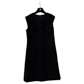 Vestido Chanel preto curto com bolsos e camélia novo Preto