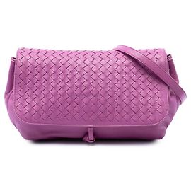 Bolsa Tiracolo com Aba Intrecciato em Couro Rosa Bottega Veneta Rosa Outro