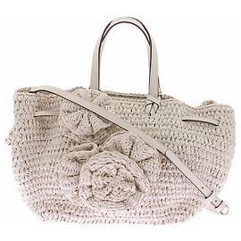 Ulla Johnson Gio Handtasche aus Raffia mit Blumenmuster Beige
