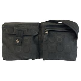 Borsa sling Salvatore Ferragamo in tela nera Nero