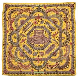 Hermès "PARURES DES MAHARAJAS" Stole Cashmere & Silk Carré Géant 140 Giallo