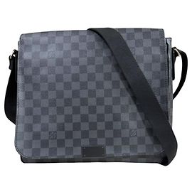 Borsa a tracolla Louis Vuitton District MM Damier Graphite Marrone Nero