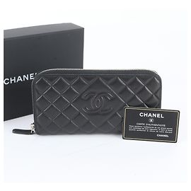 Cartera larga Chanel Matelassé de piel de cordero Negro