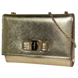 Borsa a tracolla Salvatore Ferragamo Vara Ribbon Chain D'oro