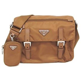 Bolsa Tiracolo Prada Re-Nylon Marrom