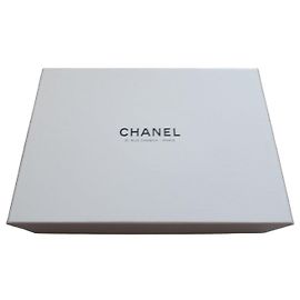 Caixa Chanel com fita e papel de seda 26,5X18X6,5cms Preto Branco
