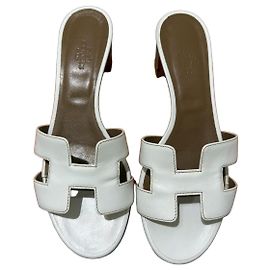 Hermès Oasis Mules Sandali in pelle bianca tg 37.5 Marrone Bianco