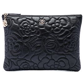 Clutch Chanel Black Medium CC Embossed Lambskin Camellia No 5 O Case Nero