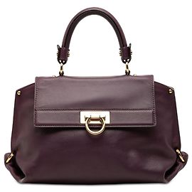 Salvatore Ferragamo Bolsa Sofia Satchel pequena em couro roxo com Gancini Ferragamo Outro Roxo