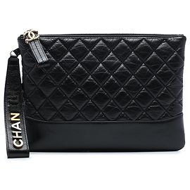 Chanel Clutch Gabrielle O Case em Pele de Bezerro Envelhecida Preta Medium Preto