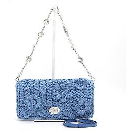 Miu Miu Blaue Raffia-Schultertasche mit Kristallblume Blau