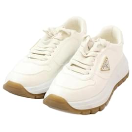 Baskets Prada en cuir blanc Blanc