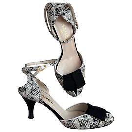 Chanel Black and White tweed Bow Heels Black White Python print