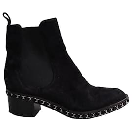 Botas Chanel com fivelas em camurça preta Preto