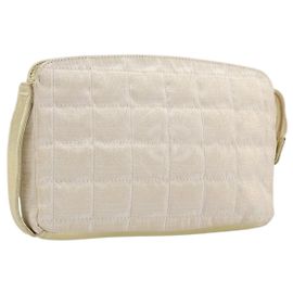 CHANEL Pochette New Travel Line Canvas Gold CC Auth 196660A D'oro