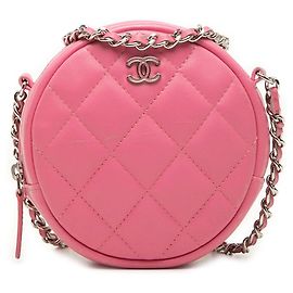 Clutch redonda Chanel CC em pele de cordeiro acolchoada rosa com corrente e alça transversal Rosa