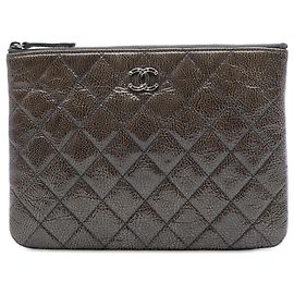 Clutch Chanel Small Quilted Crinkled Patent O Case Gris Gris