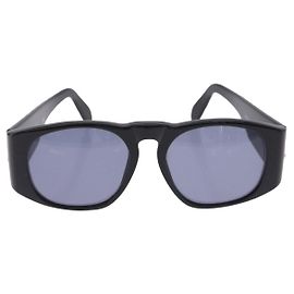 Chanel Logo CC Plastic Negro