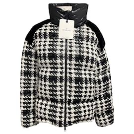 Moncler Black / White Erine Houndstooth Pattern Puffer Jacket Black