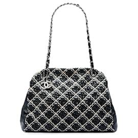 Bolso Bowler Just Mademoiselle de tweed negro y charol arrugado Chanel Negro