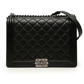 Bolsa Tiracolo Chanel Boy Flap Large em pele de cordeiro acolchoada preta Preto