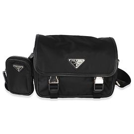 Bolsa Messenger Prada em Tessuto Saffiano preta com fivela dupla Preto