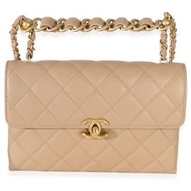 Bolsa Small Flap Chanel em pele de cordeiro acolchoada Beige com pega superior e corrente Bege