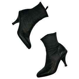 Bottines à bout pointu en cuir noir Prada Noir