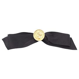 Broche médaillon avec ruban noir et or Chanel Noir Doré