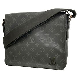 Bolso de hombro Louis Vuitton Monogram Eclipse District PM Negro
