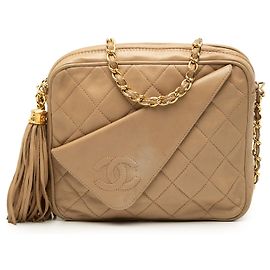 Bolsa Camera Chanel Mini CC Matelassé em Pele de Cordeiro Bege com Borlas Bege