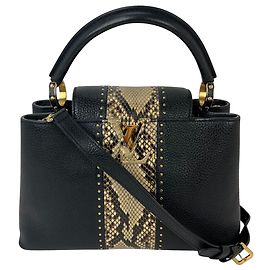 Borsa a tracolla Louis Vuitton Taurillon Capucines MM Black Nero