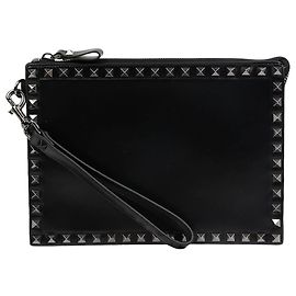Valentino Garavani Rockstud Strap Clutch Schwarz
