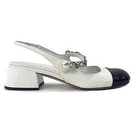 Miu Miu Two-Tone Lackleder Mary Jane Slingback Pumps White Black Weiß